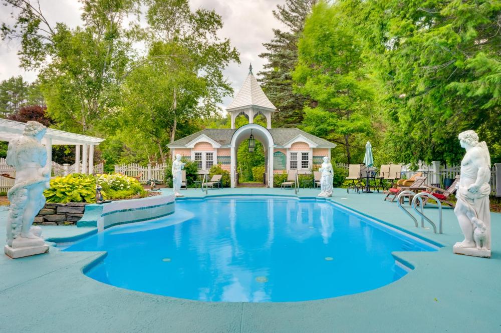 Mountain Views Beautiful Nestlenook Farm Home!